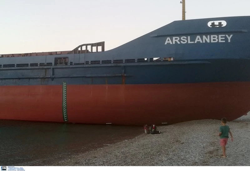 Τουρκικό πλοίο βγήκε στη στεριά στην Εύβοια -Πληροφορίες ότι ήταν μεθυσμένος ο πλοίαρχος (βίντεο)